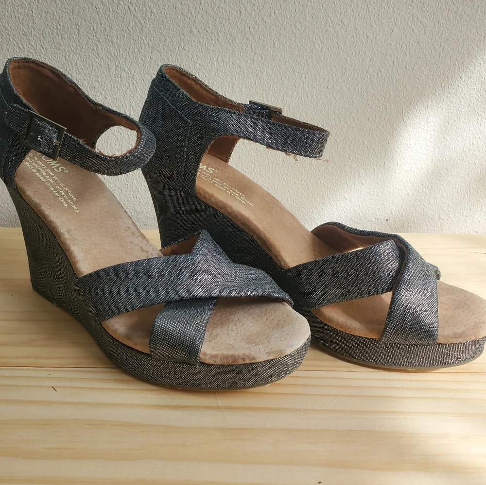 Toms step out